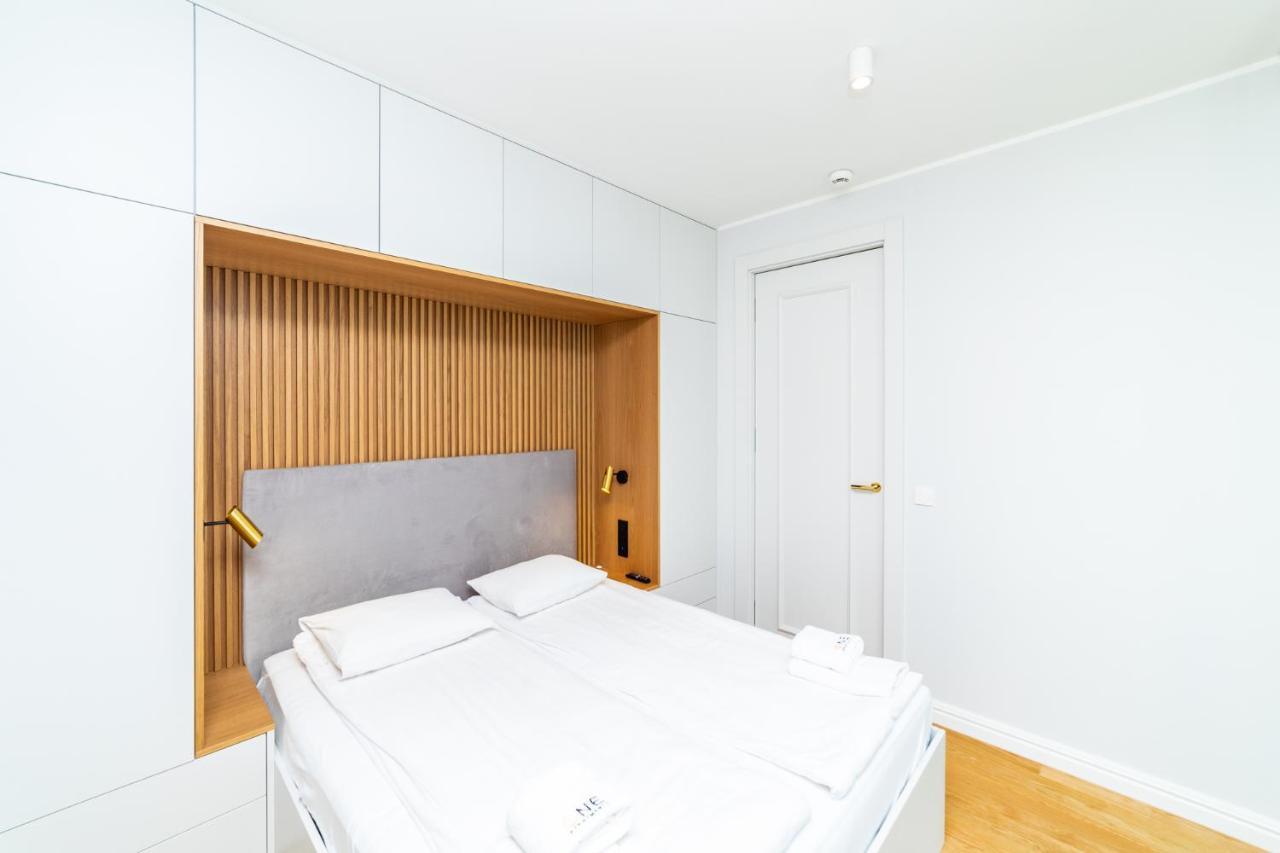 White Deluxe With Terrace By Oneapartments Lägenhet